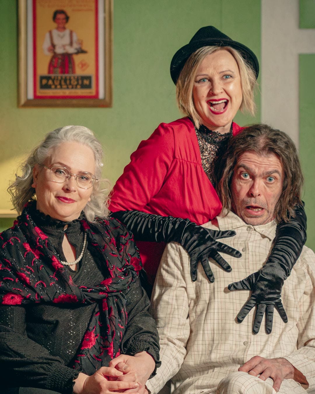 Sinetän Kyläteatterin esitys Sulle nauran neiti Kesäheinä eli Eino Leino pyjamassa